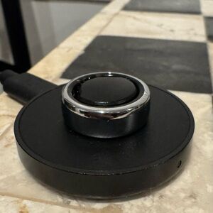 OURA Ring Gen 3 Silver with Charger Size 7